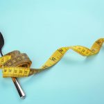 لإنقاص الوزن بحلول الصيف، عليك استبعاد هذه الأطعمة الـ11 من